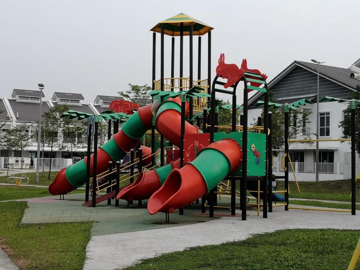 Sparkling Clean Homestay @ Kota Kemuning - Rimbayu Teluk Panglima Garang Ngoại thất bức ảnh